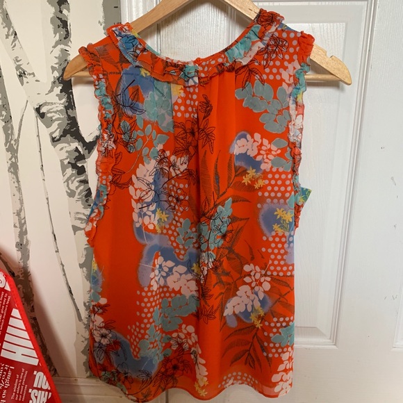 Beautiful and Trendy Blouse - Picture 2 of 2